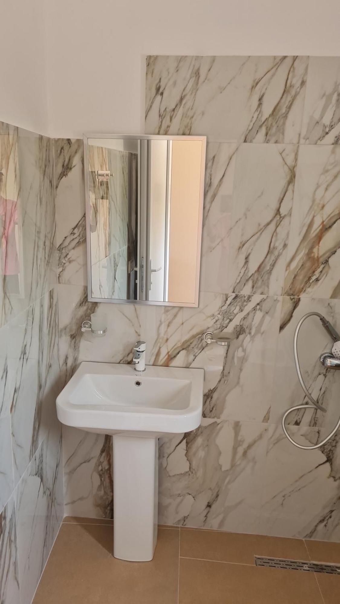 Sol Apartments Gjiri Lalzit Durres Exterior photo